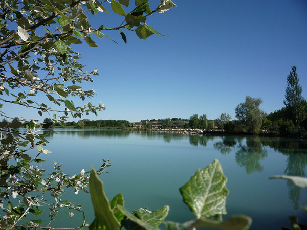 Lac de l'Isle Jourdain, baignades et activités sportives pour enfants à