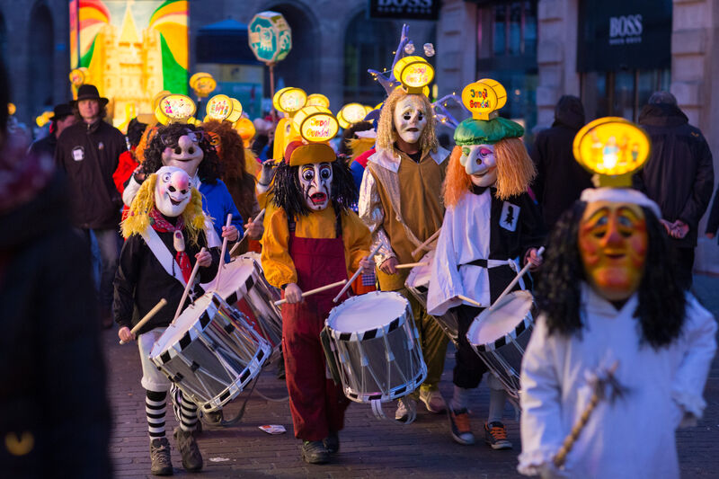 Carnaval 2024 en famille, en Alsace défilé enfants (Strasbourg