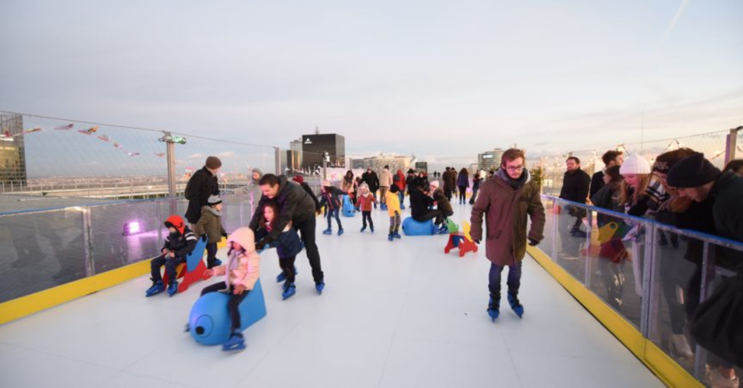 Patinoire sur le Toit de la Grande Arche de la D fense en famille