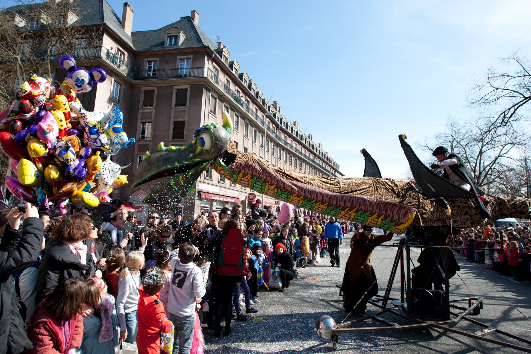 Carnaval de Strasbourg 2025 défilé avec les enfants en Alsace